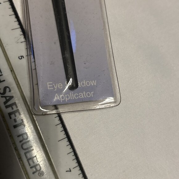 Targeted Placement Sponge Blending Eye Shadow Brush W/2 Extra Replacement Tips N - Picture 7 of 10